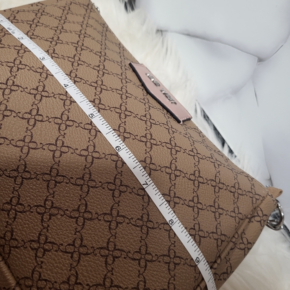 NWOT Nine West Zippered Cosmetic Bag - Picture 6 of 6